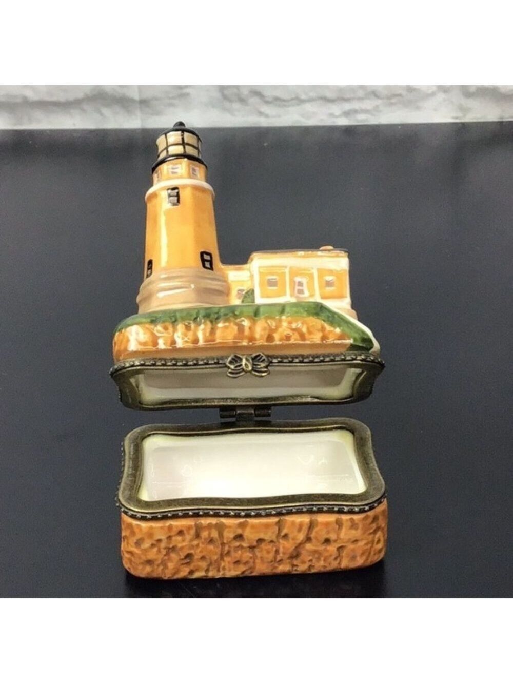 Vintage Lighthouse Hinged trinket box - Picture 3 of 4